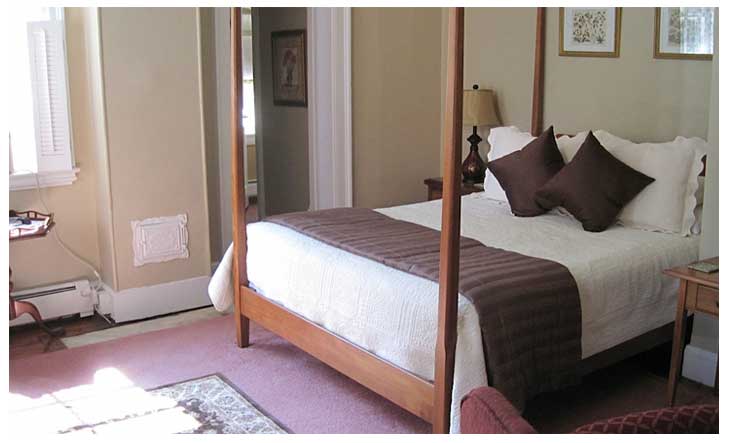 Beartown Mountain room bed